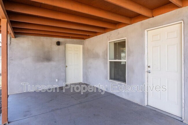 Building Photo - 227 E Waverly St