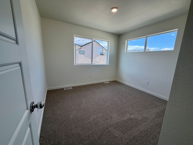 Building Photo - 3932 Pinnacles Ct