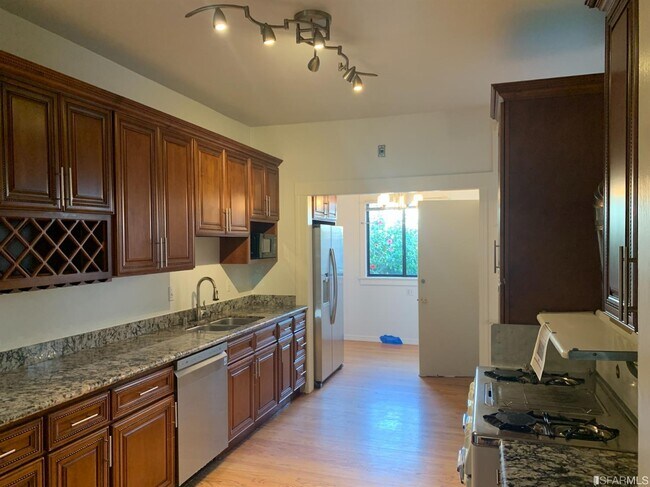 Building Photo - 238 8th Ave