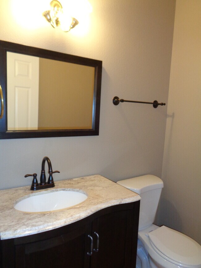 Building Photo - 17083 SW Arbutus Dr