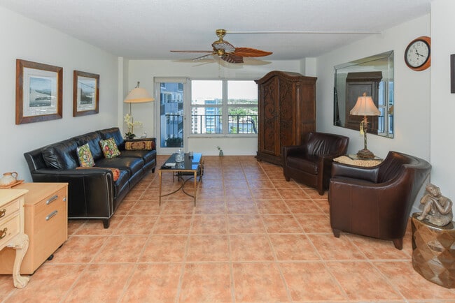 Building Photo - 405 N Ocean Blvd