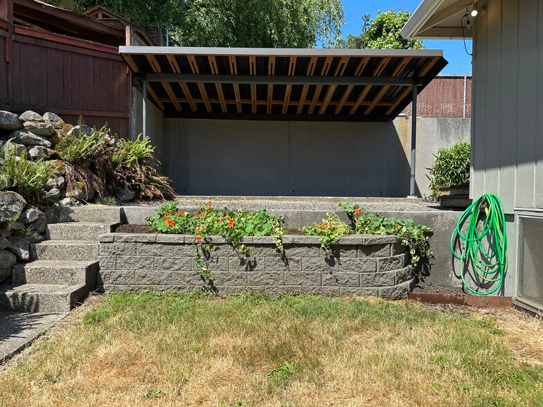 Building Photo - 8617 SW 49th Ave
