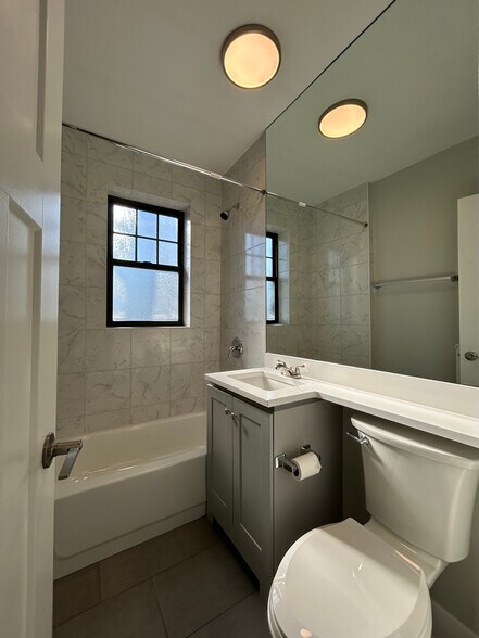 Building Photo - 372 Hazel Ave