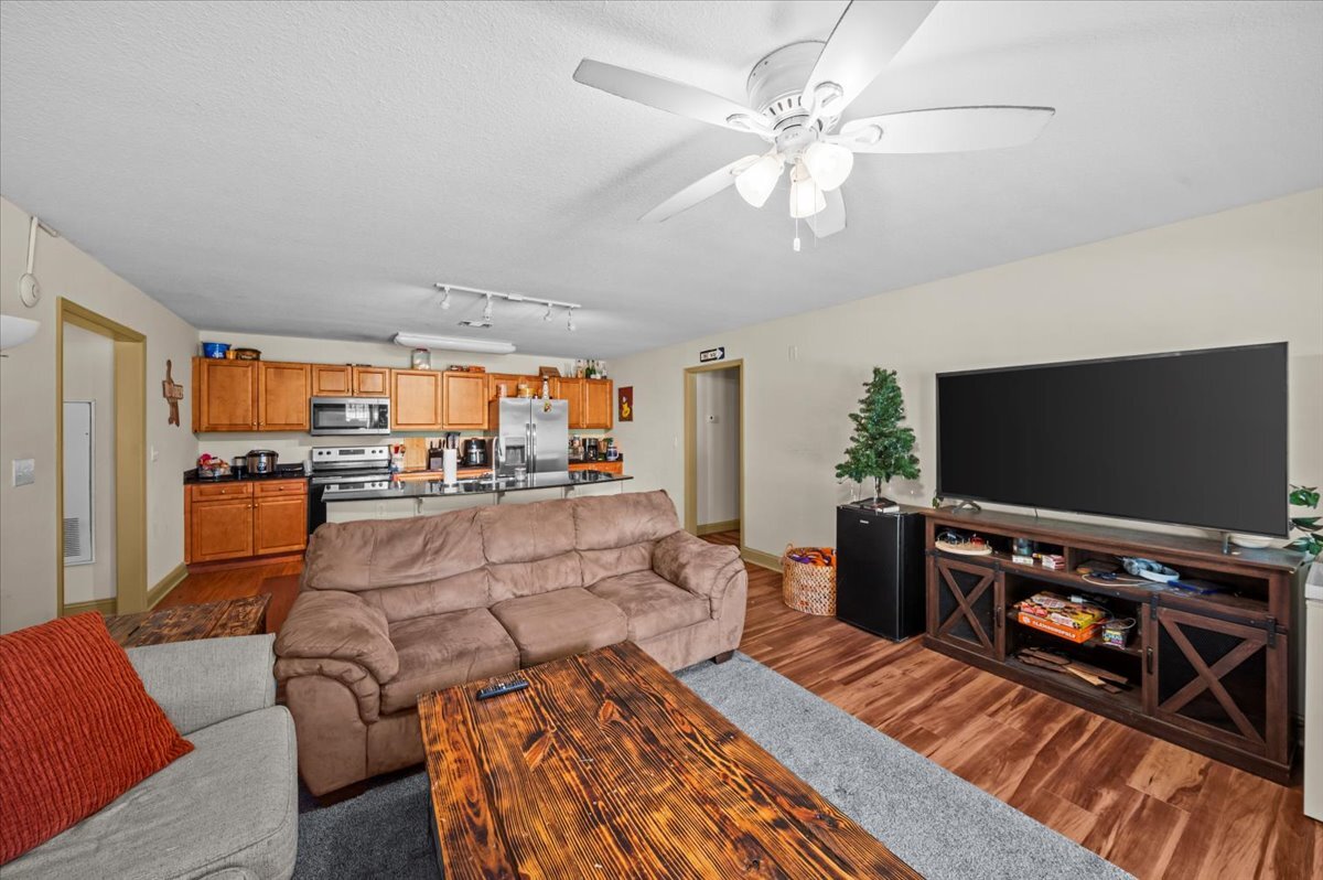 Building Photo - 1613 Muscovy Way