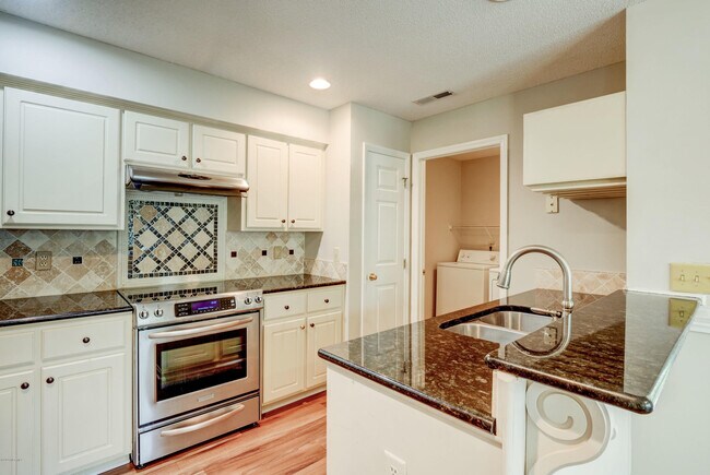 Building Photo - 203 Wagon Wheel Way