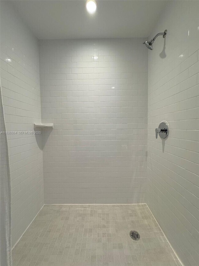 Building Photo - 1642 NE 1st Ave