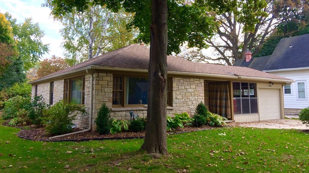 Exterior - 632 N Superior St