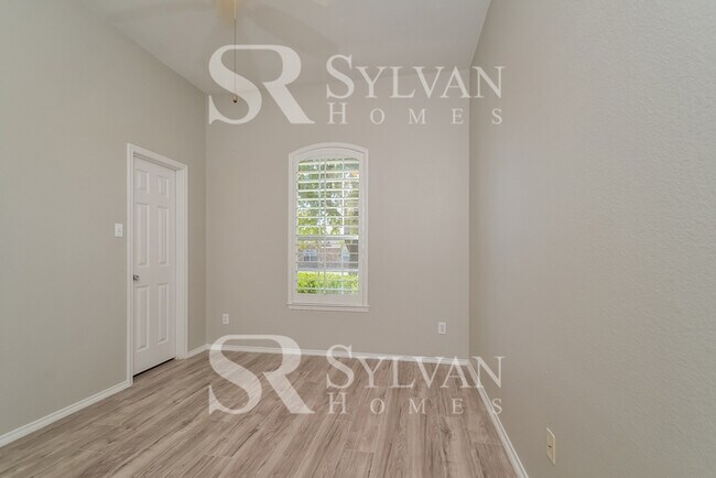 Building Photo - Lease today! No extra charge for contentment and relaxation!