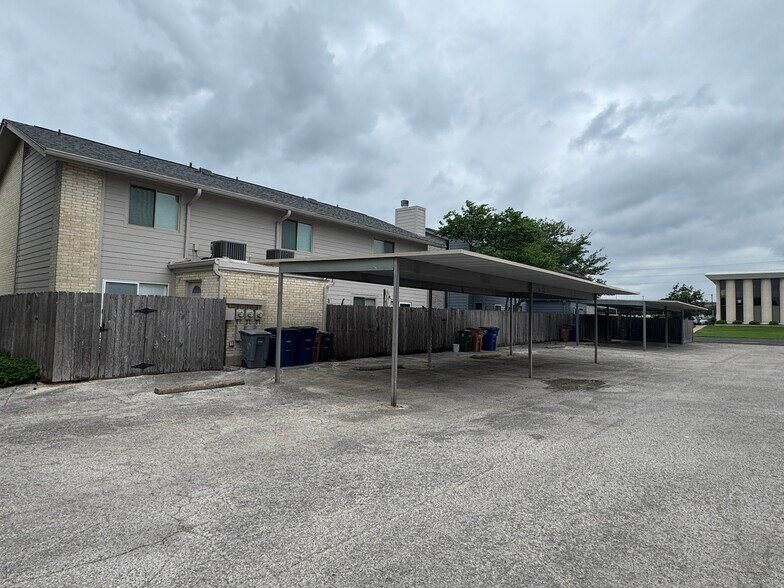 Building Photo - 3214 Crosscreek Dr