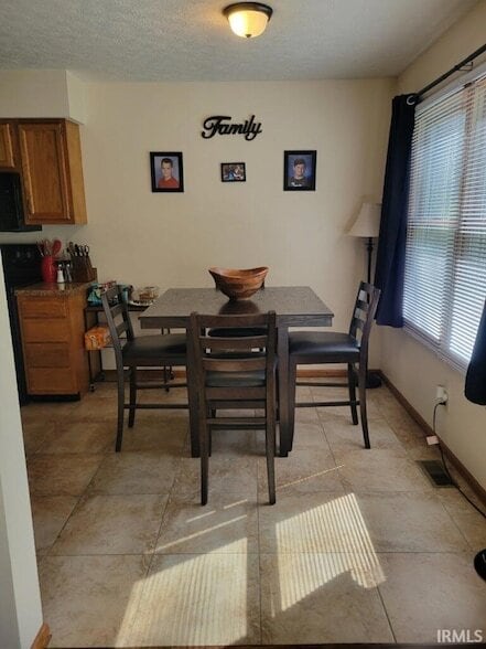 Building Photo - 613 Pines Ln