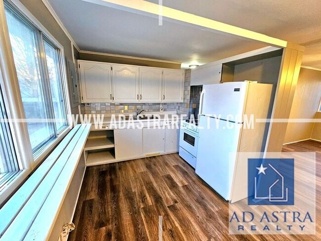 Building Photo - 3 Bedroom 1 Bathroom Home in Gladstone-Ava...