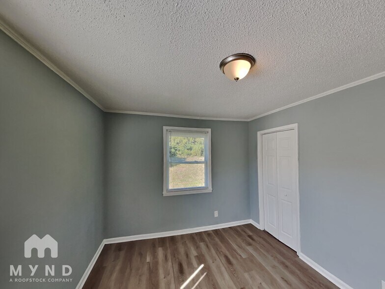 Building Photo - 3026 Bellaire Dr