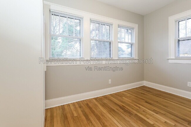 Building Photo - 2034 Cambridge Ave