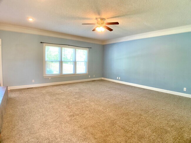 Building Photo - 141 Lyme Dr