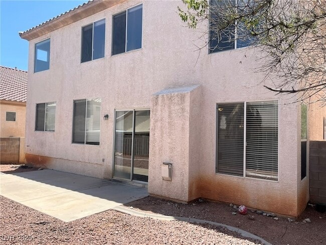 Building Photo - 302 Waterton Lakes Ave