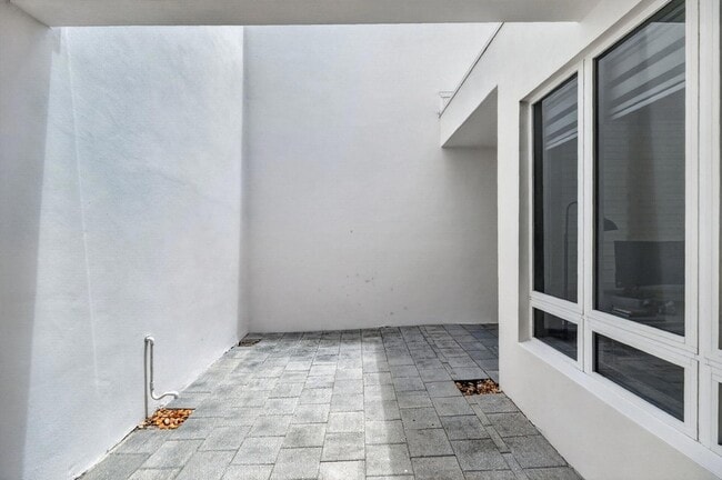 Building Photo - 6461 NW 103rd Psge