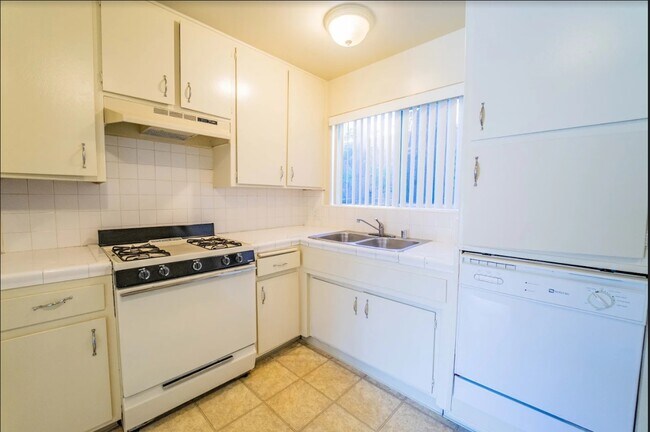 Interior Photo - Mellmanor Townhouse Apts