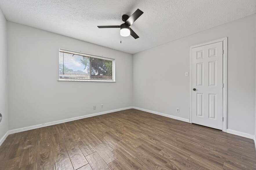 Building Photo - 6102 Crakston St