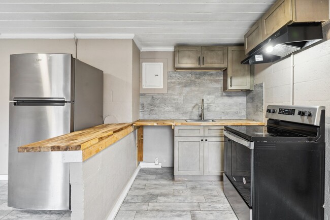 Building Photo - HP1514