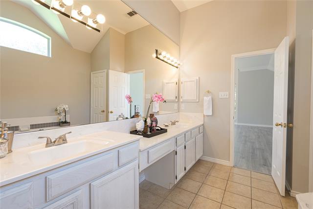 Building Photo - 2221 Grinelle Dr