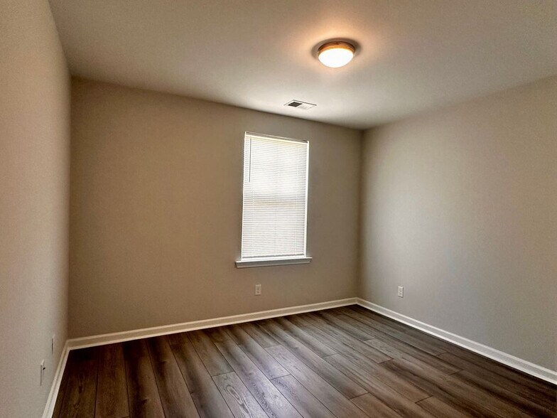 Building Photo - 542 Sessile Oak Dr