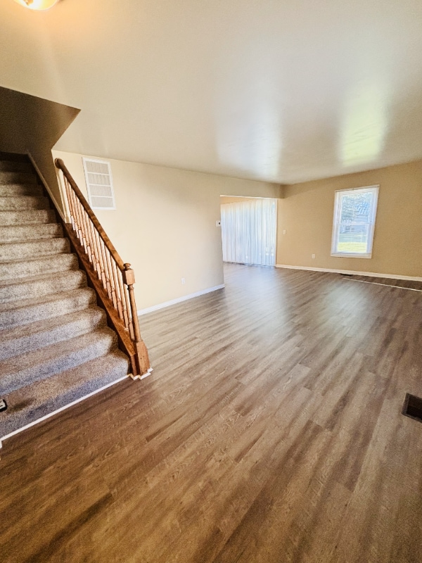 Building Photo - 116 Regents Blvd