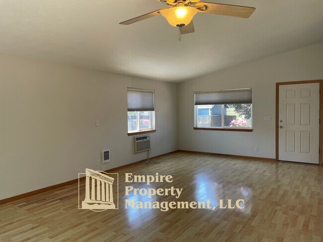 Building Photo - 981 Hollow Way