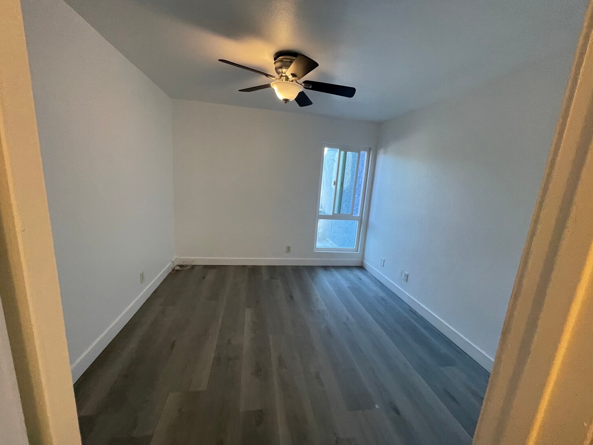 Newly painted primary bedroom - 3030 Valle Vista Dr