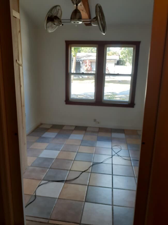 Building Photo - 1300 40th St