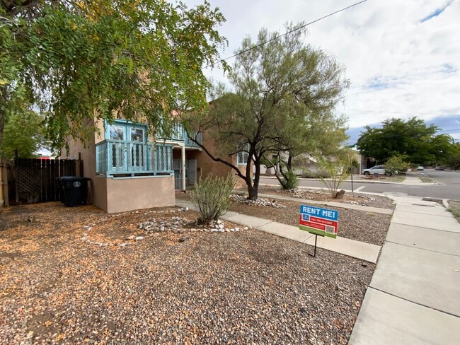 Building Photo - 3 Bedroom Townhome Available Near Albuquer...