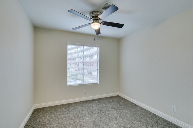 Building Photo - 1738 Toltec Cir