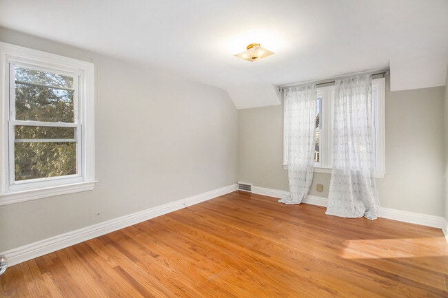 Building Photo - 5 Wenonah Dr