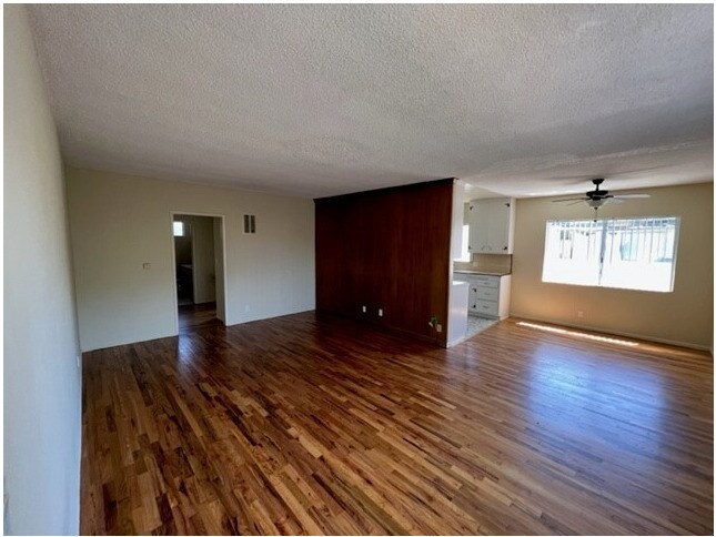 Building Photo - 1312 N Martel Ave