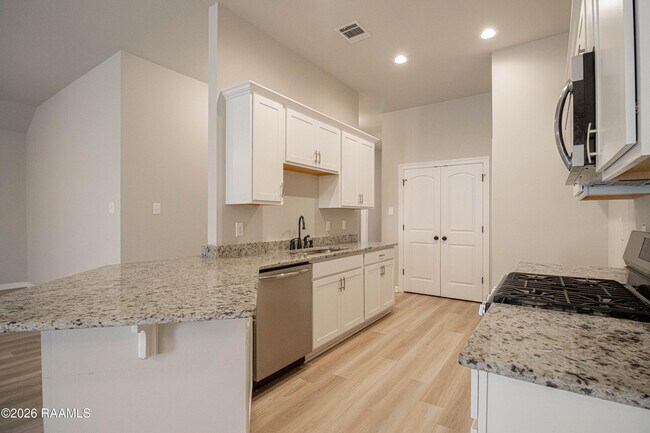 Building Photo - 304 Tall Meadows Ln