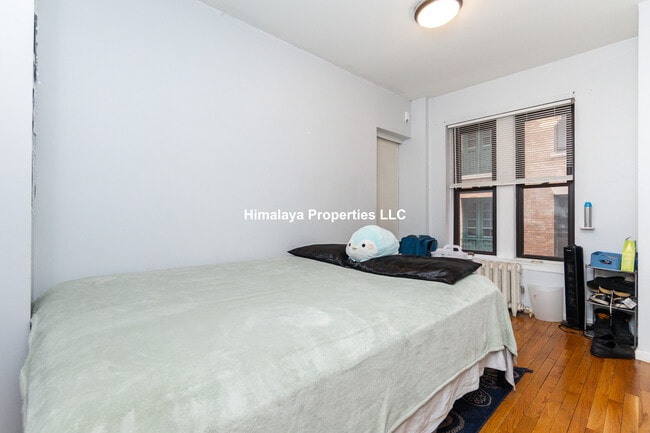 Building Photo - 448 Park Dr