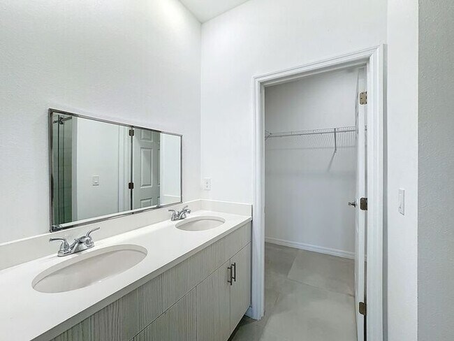 Building Photo - 1711 Barton Towne Cir