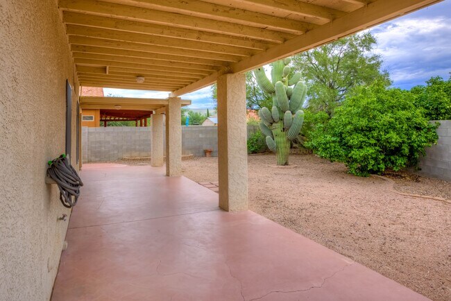 Building Photo - 8998 E Laurie Ann Dr