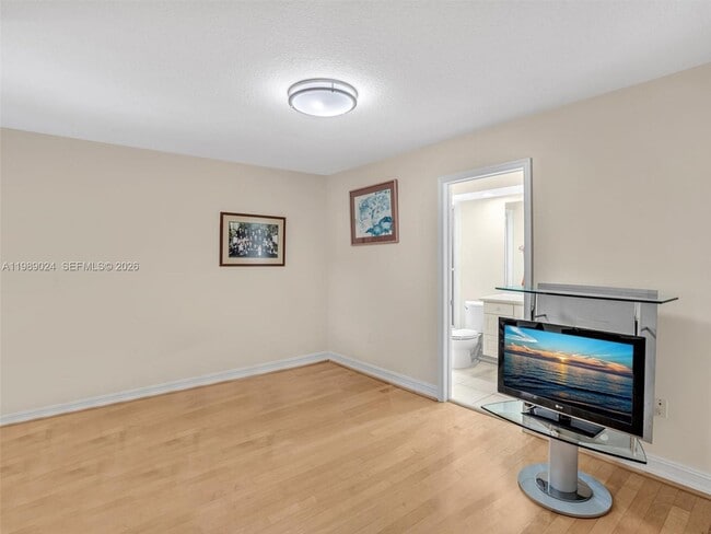 Building Photo - 20780 NE 32nd Ave