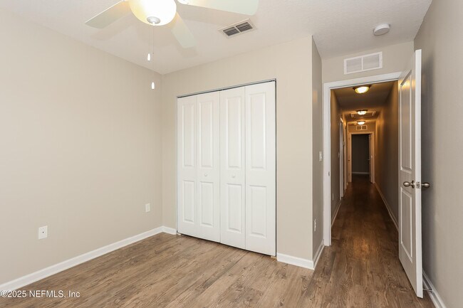 Building Photo - 562 Eiseman Wy