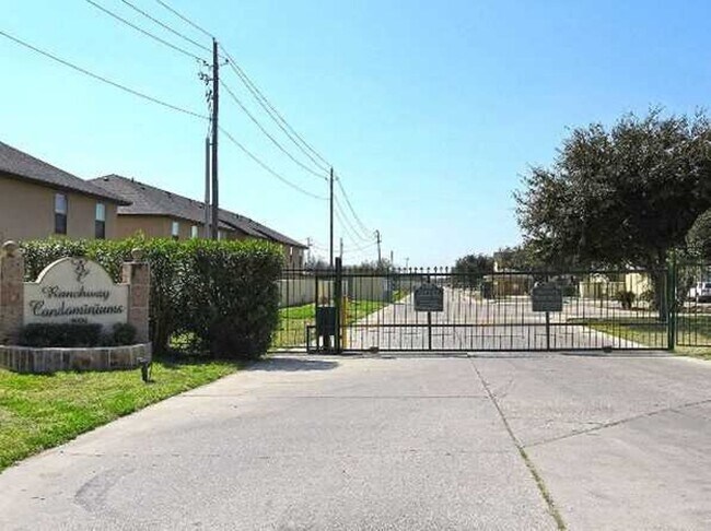 Building Photo - 1000 Ranchway Dr