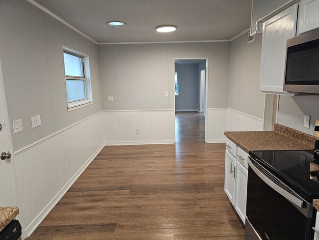Building Photo - 3 bed 2 bath Newly Renovated Home For Rent