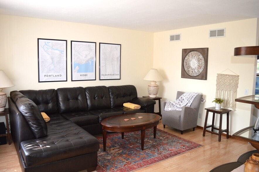 Building Photo - 5270 Summer Ridge Dr