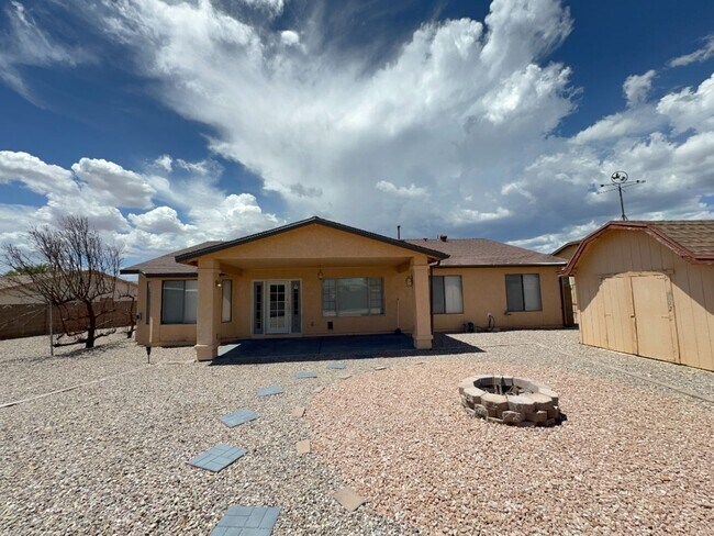 Building Photo - Very Nice 4 Bedroom House