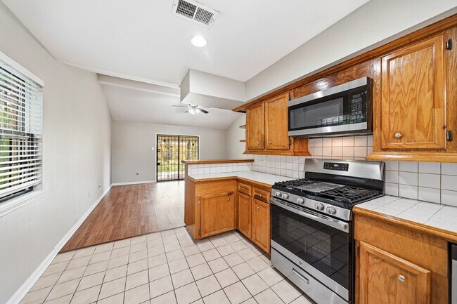 Building Photo - 12903 Claygate Dr