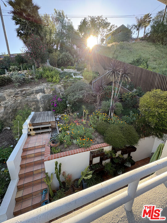 Building Photo - 444 W Avenue 37