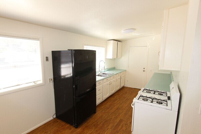 Building Photo - Bright 3-Bedroom Single-Level Duplex with Garage | 1,166 Sq Ft | Convenient Flagstaff Location