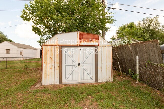 Building Photo - Cozy Sand Springs Bungalow!