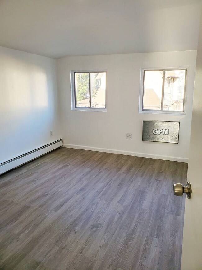 Building Photo - 5 Marlborough Rd