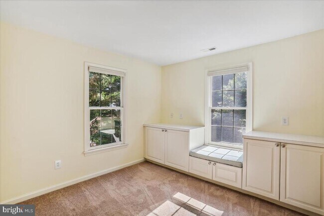 Building Photo - 8931 Falls Farm Dr