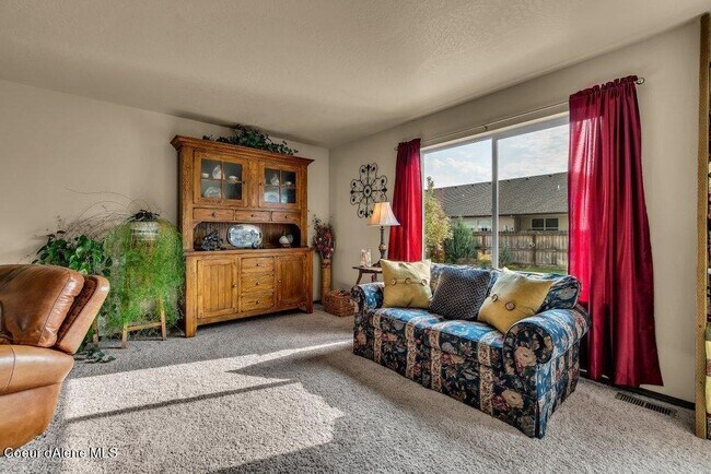 Building Photo - 8428 N Boysenberry Loop